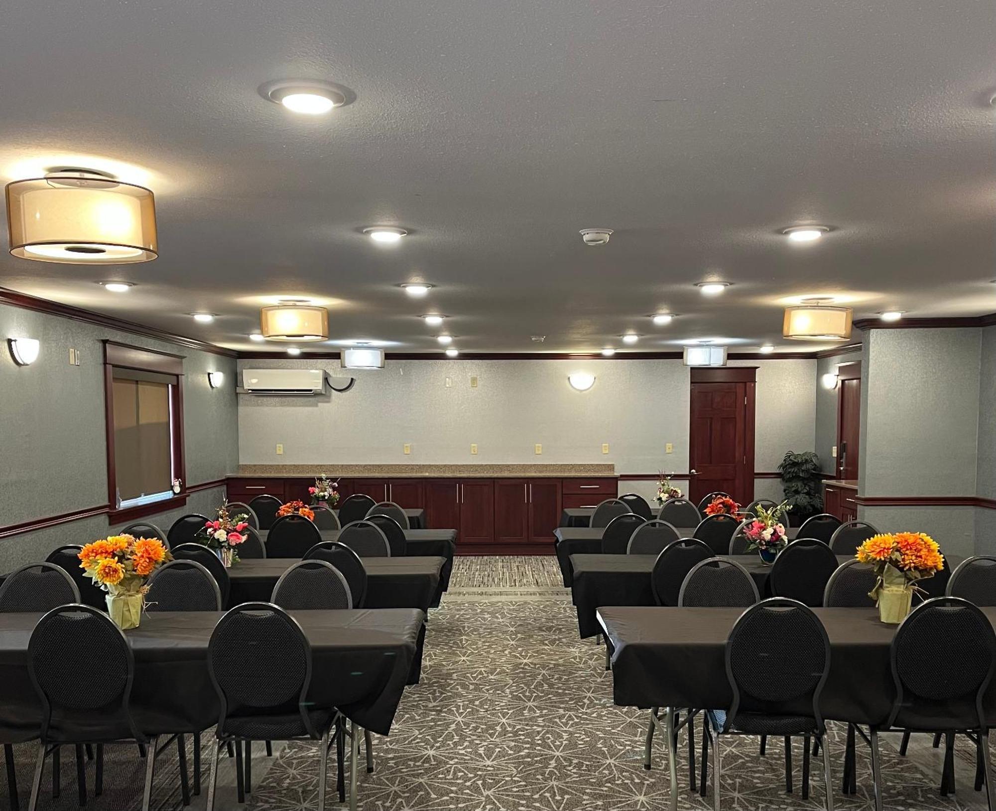 Fireside Inn And Suites Devils Lake Zewnętrze zdjęcie