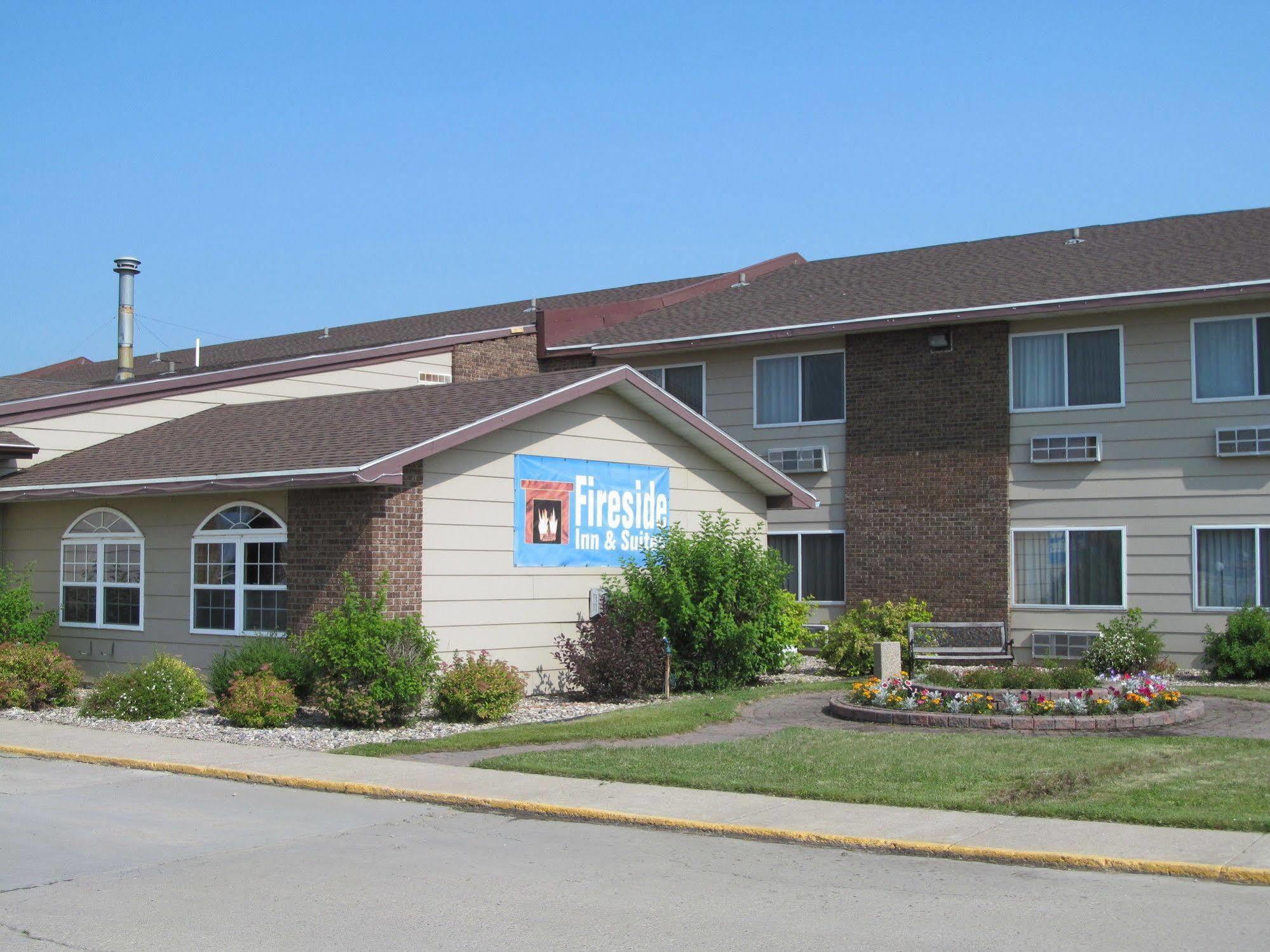 Fireside Inn And Suites Devils Lake Zewnętrze zdjęcie