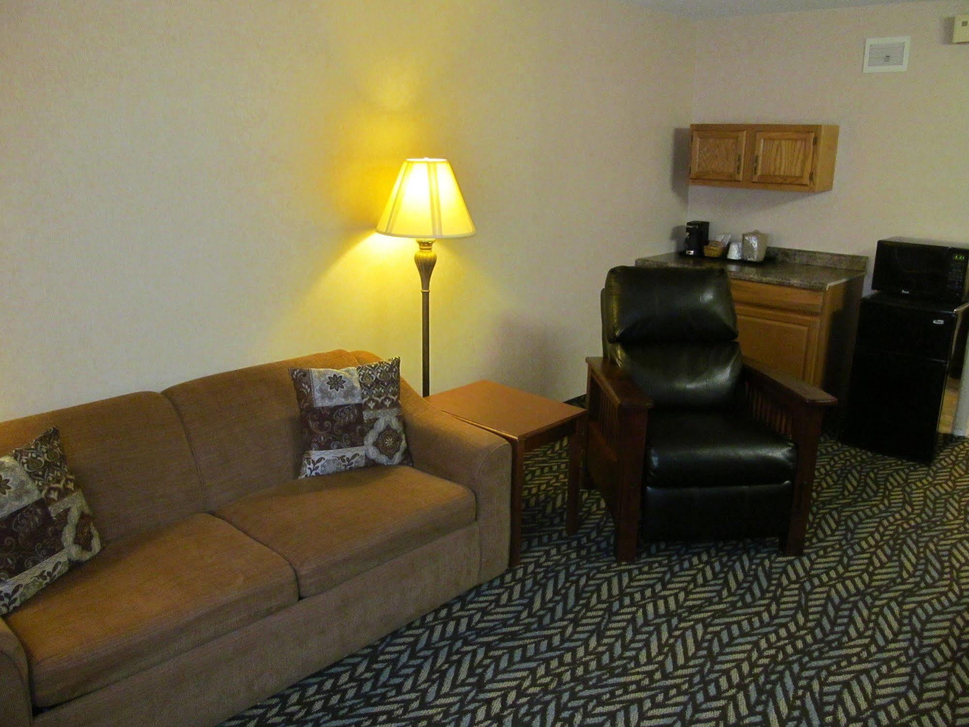 Fireside Inn And Suites Devils Lake Zewnętrze zdjęcie