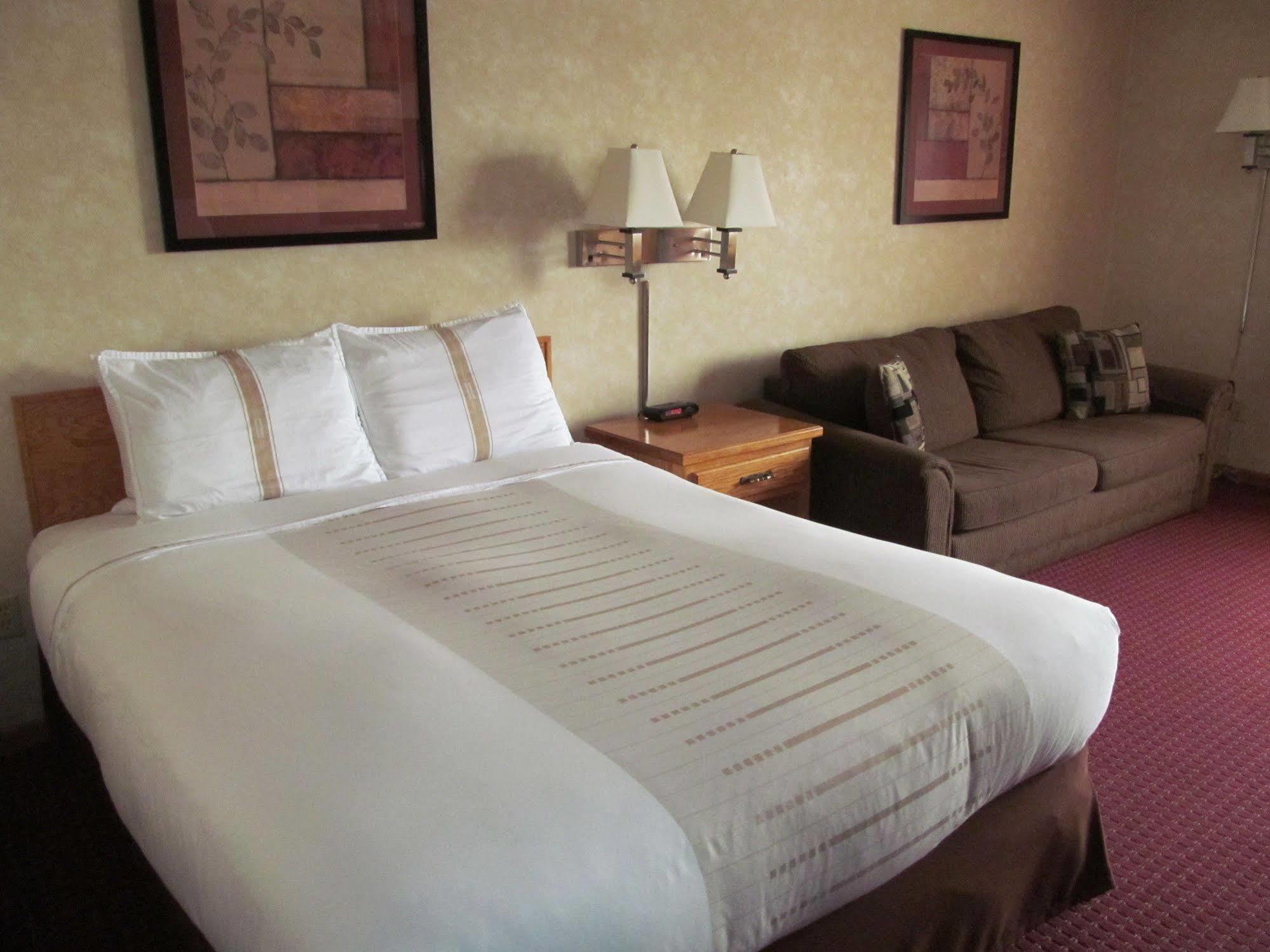 Fireside Inn And Suites Devils Lake Zewnętrze zdjęcie