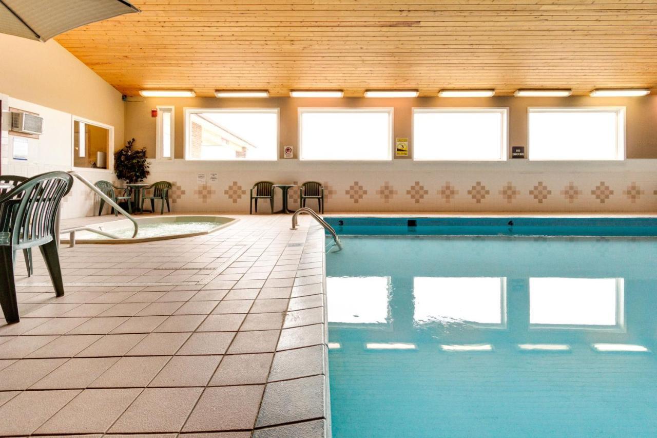 Fireside Inn And Suites Devils Lake Zewnętrze zdjęcie