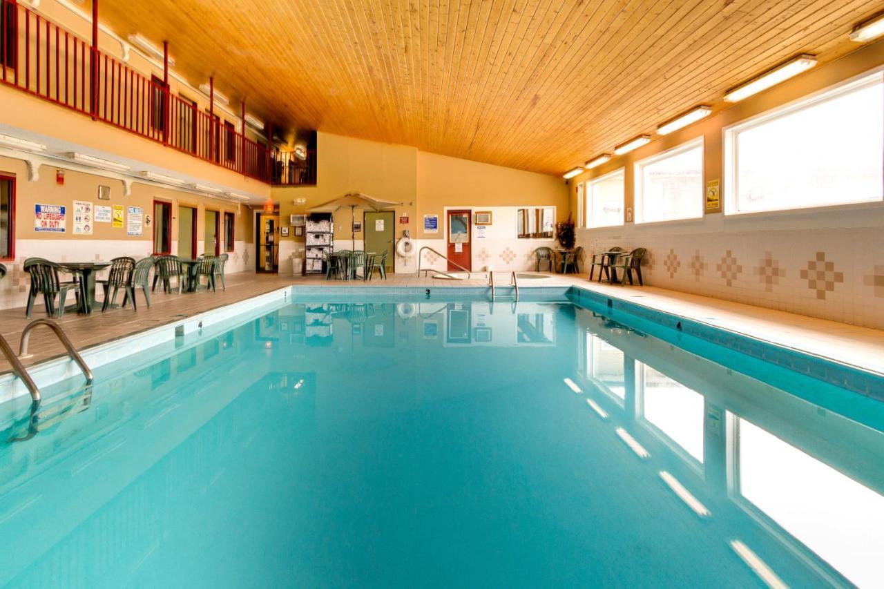 Fireside Inn And Suites Devils Lake Zewnętrze zdjęcie