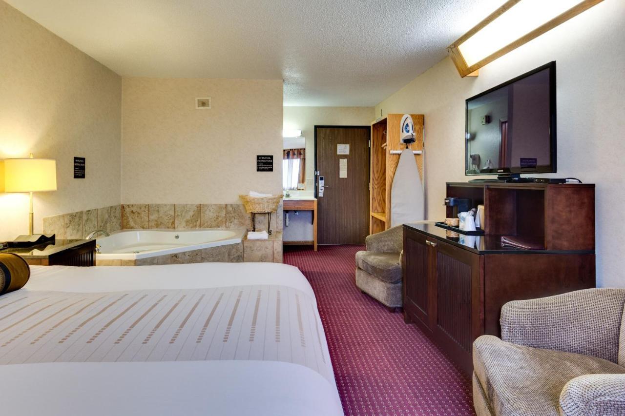 Fireside Inn And Suites Devils Lake Zewnętrze zdjęcie