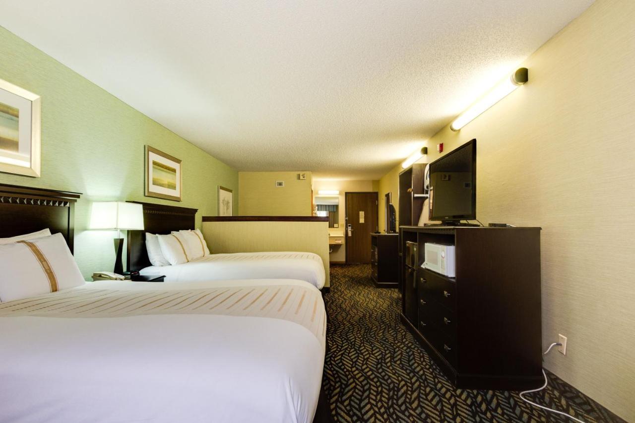 Fireside Inn And Suites Devils Lake Zewnętrze zdjęcie